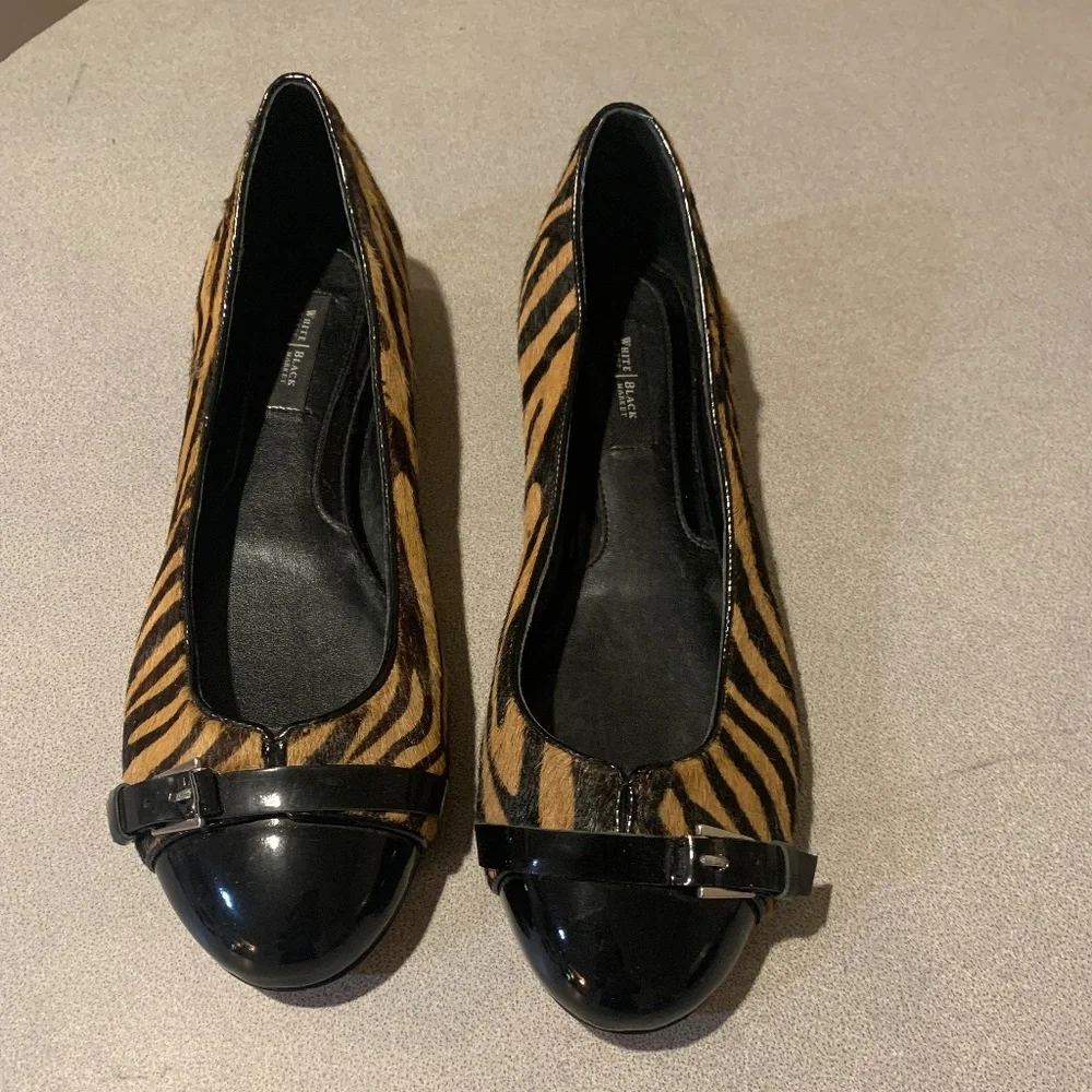 NWOB White House Black Market Black/Tan Zebra Stripe Leather Ballet Flats sz 8.5